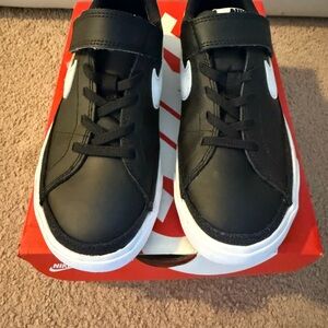 Nike Kids court legacy Black and White Sneakers